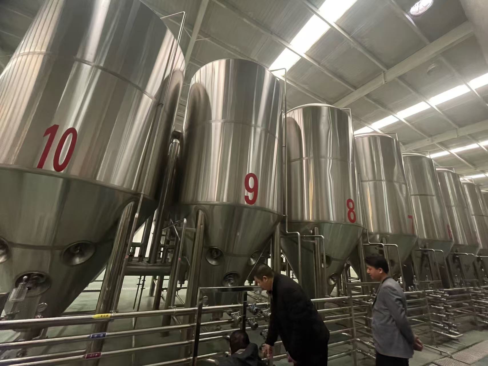方正精酿啤酒设备厂—平面布置、设备设计、制造、调试、培训等一条龙服务